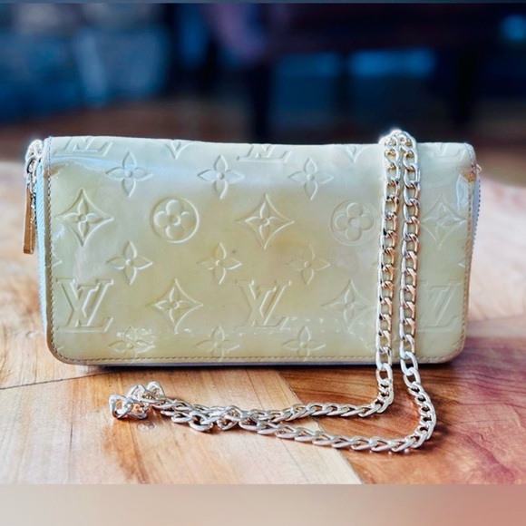 Louis Vuitton monogram, patent leather vintage zippy wallet with unbranded chain - Picture 3 of 17